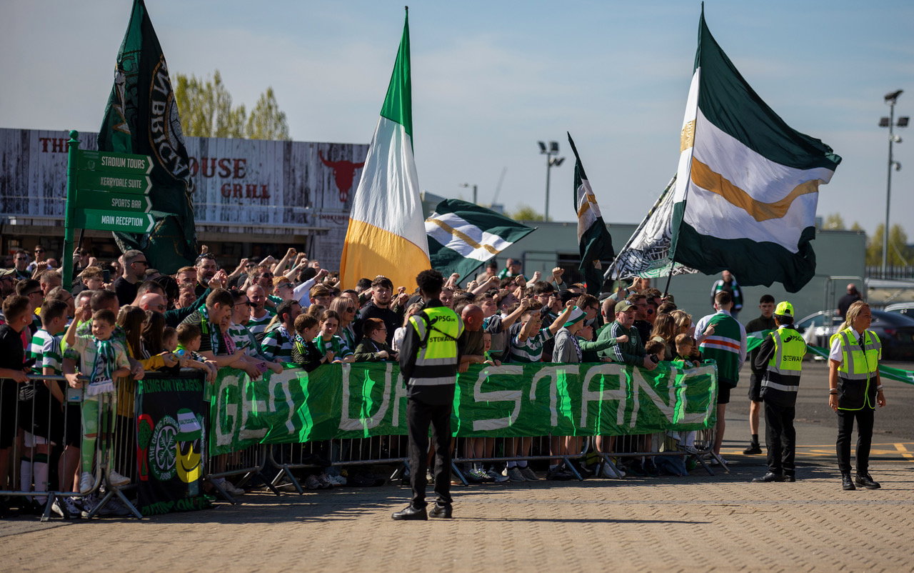  Spirit of ’86 – Celtic team’s welcome to Paradise.
