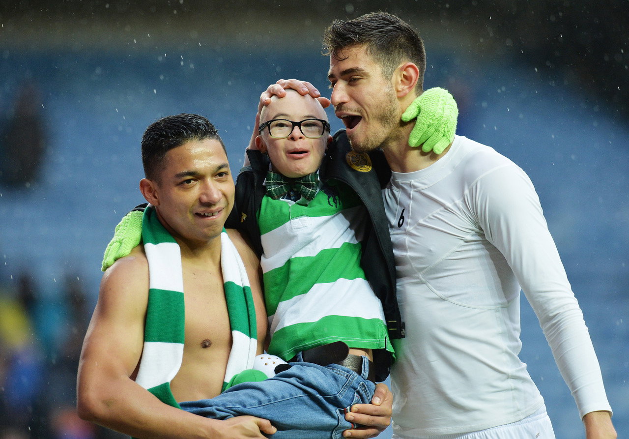 Jay Beatty celebrates victory with Emilio Izaguirre and Nir Bitton
