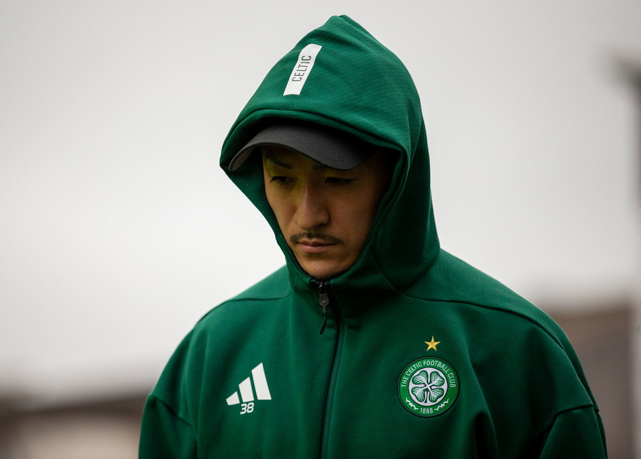 Daizen Maeda arrives at Easter Road.