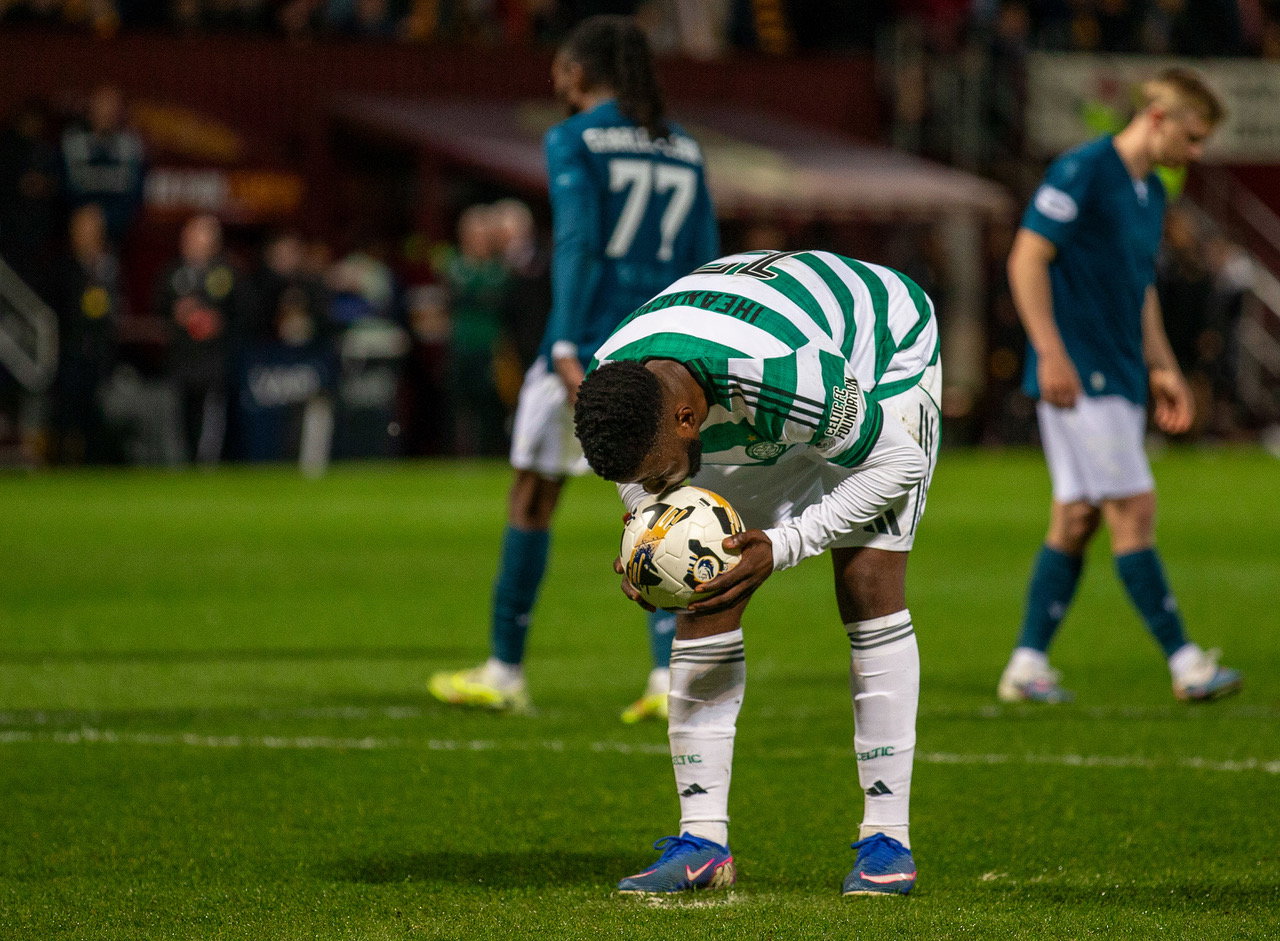 Kelechi Iheanacho takes the penalty