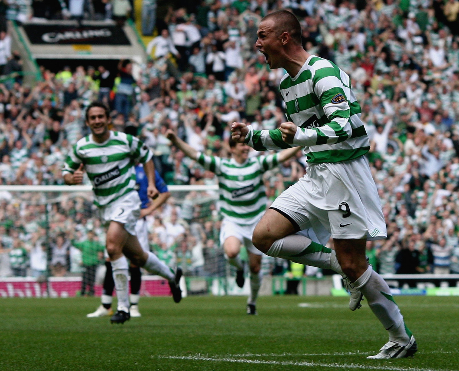 Kenny Miller of Celtic celebrates 