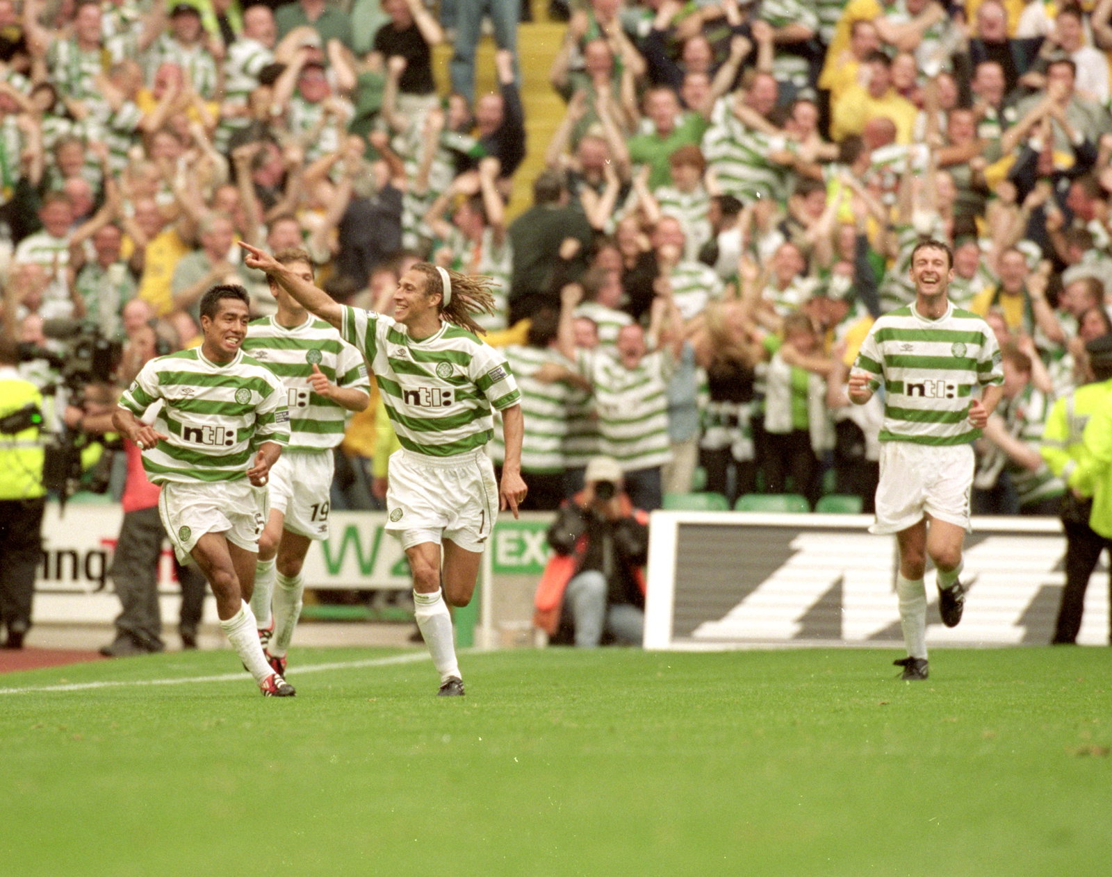 Henrik Larsson of Celtic celebrates 